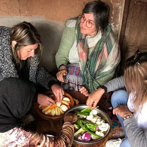 Deelnemen aan lokale traditionele activiteiten.